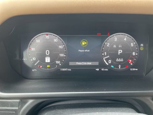 Used 2025 Land Rover Defender 110 V8 AWD/4WD image 17