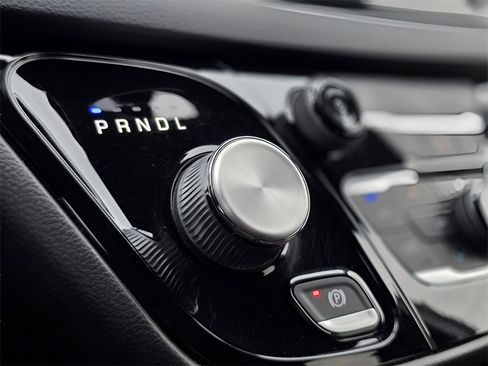 Used 2020 Chrysler Pacifica Touring w/ S Appearance Package image 35