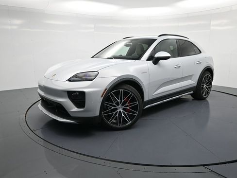 New 2025 Porsche Macan 4S Electric image 28