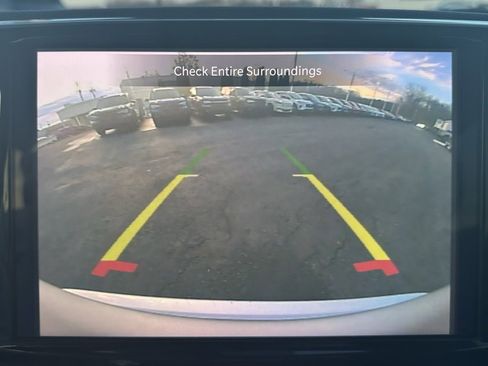 Used 2024 Chrysler Pacifica Touring-L image 28