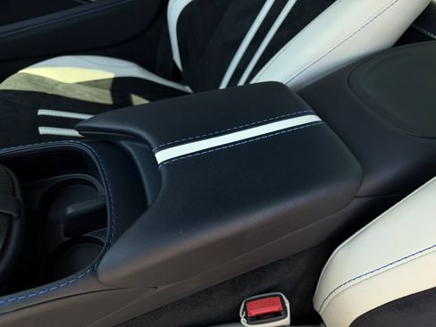 Used 2022 Aston Martin V8 Vantage Coupe RWD image 35