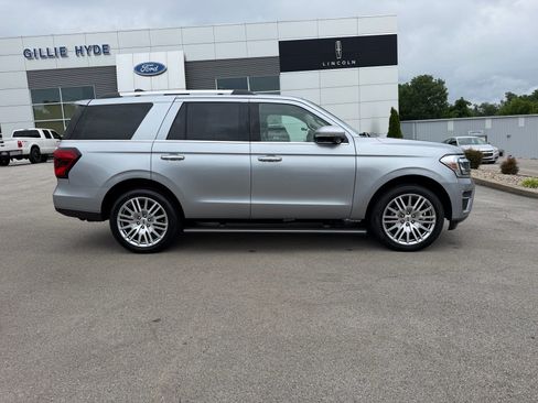 Used 2024 Ford Expedition Limited AWD/4WD image 15