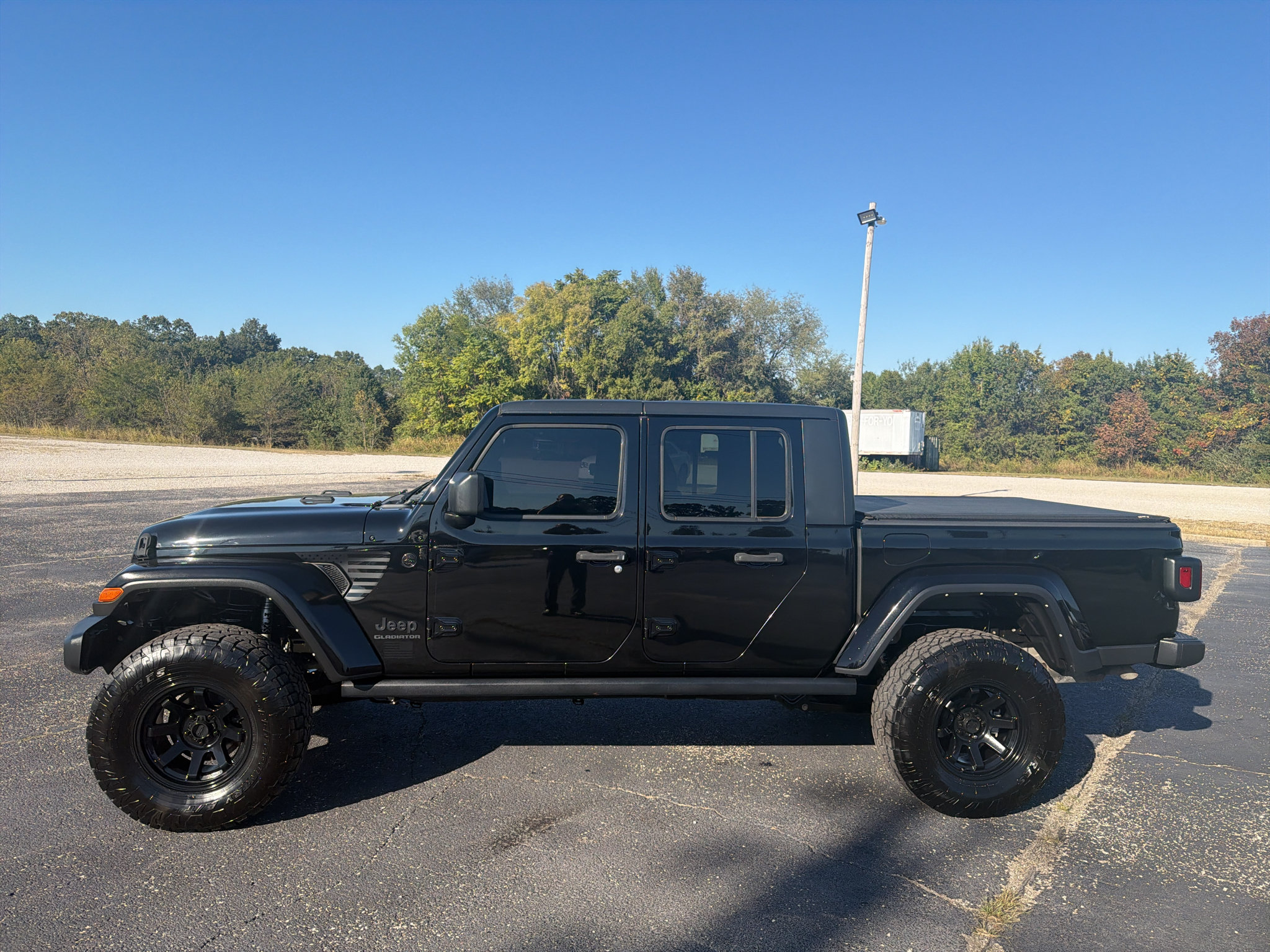 Used 2021 Jeep Gladiator Sport AWD/4WD image 2