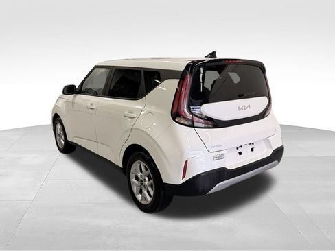 Used 2025 Kia Soul LX w/ LX Technology Package FWD image 3
