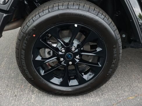 Used 2025 Jeep Wrangler Unlimited Sahara w/ Safety Group image 9