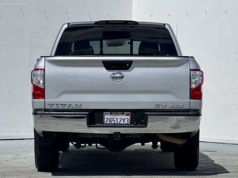 Used 2017 Nissan Titan SV AWD/4WD image 4