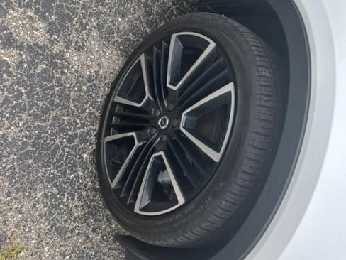 Used 2023 Volvo XC40 B5 Ultimate w/ Protection Package Premier AWD/4WD image 3