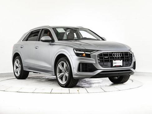 Used 2022 Audi Q8 Premium image 3