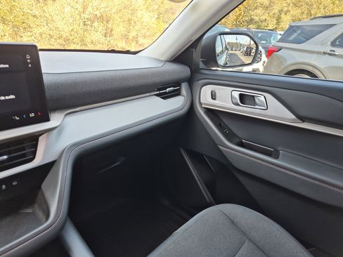 Certified 2025 Ford Explorer Active image 21