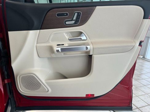 Used 2020 Mercedes-Benz GLB 250 4MATIC image 16