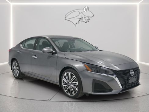 New 2025 Nissan Altima 2.5 SL FWD image 3