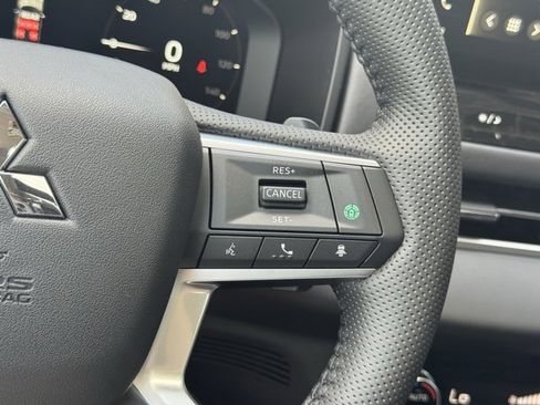 New 2025 Mitsubishi Outlander SE image 25