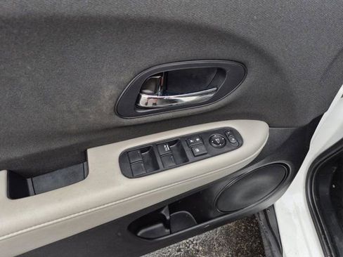 Used 2022 Honda HR-V LX image 11