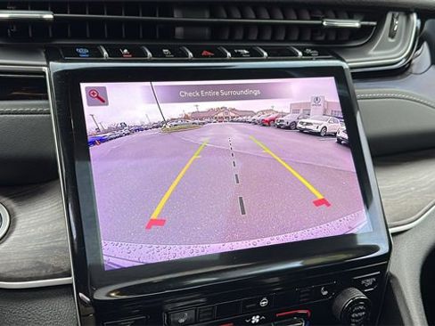 Used 2023 Jeep Grand Cherokee 4WD 4xe image 18