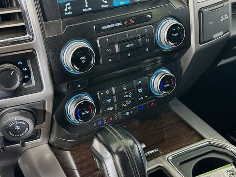 Used 2016 Ford F150 Platinum w/ Equipment Group 701A Luxury image 24