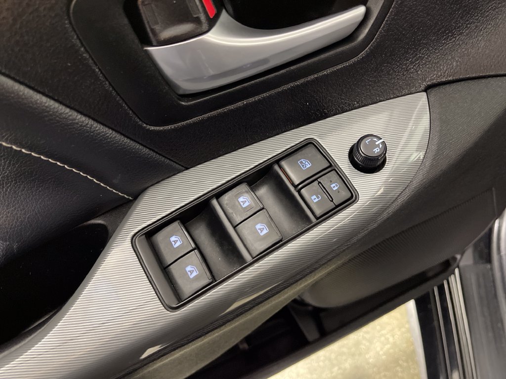 Used 2016 Toyota Sienna SE Premium FWD image 16
