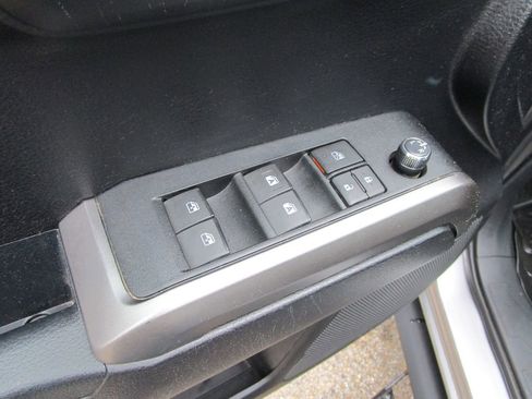 Used 2017 Toyota Tacoma Limited image 24