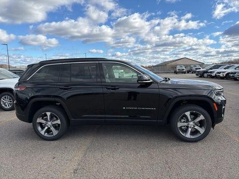 New 2025 Jeep Grand Cherokee Limited image 2