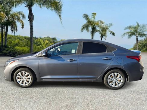 Used 2018 Hyundai Accent SE image 2