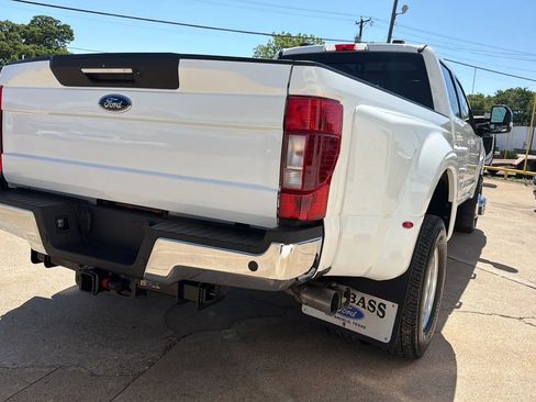 Used 2021 Ford F350 Lariat w/ Lariat Ultimate Package AWD/4WD image 3
