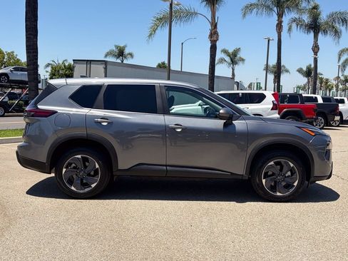 Used 2025 Nissan Rogue SV FWD image 43