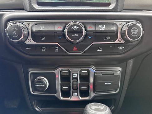 Used 2021 Jeep Wrangler Unlimited Sahara w/ Uconnect 4C Nav & Sound Group image 24