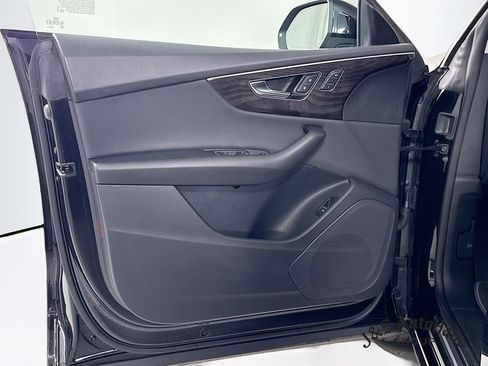 Used 2022 Audi Q8 Premium w/ Convenience Package image 22