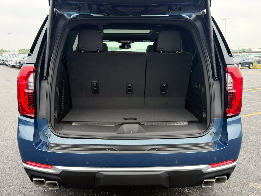 New 2026 GMC Yukon Denali w/ Sun & Power Step Package AWD/4WD image 9