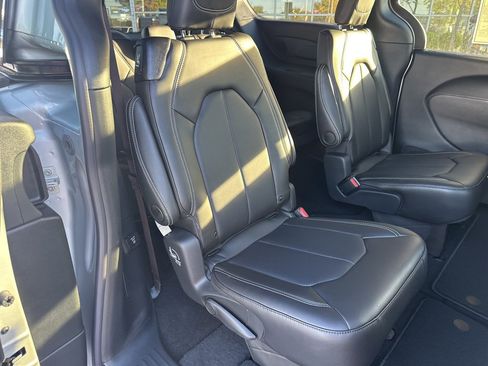 New 2026 Chrysler Pacifica Select image 49