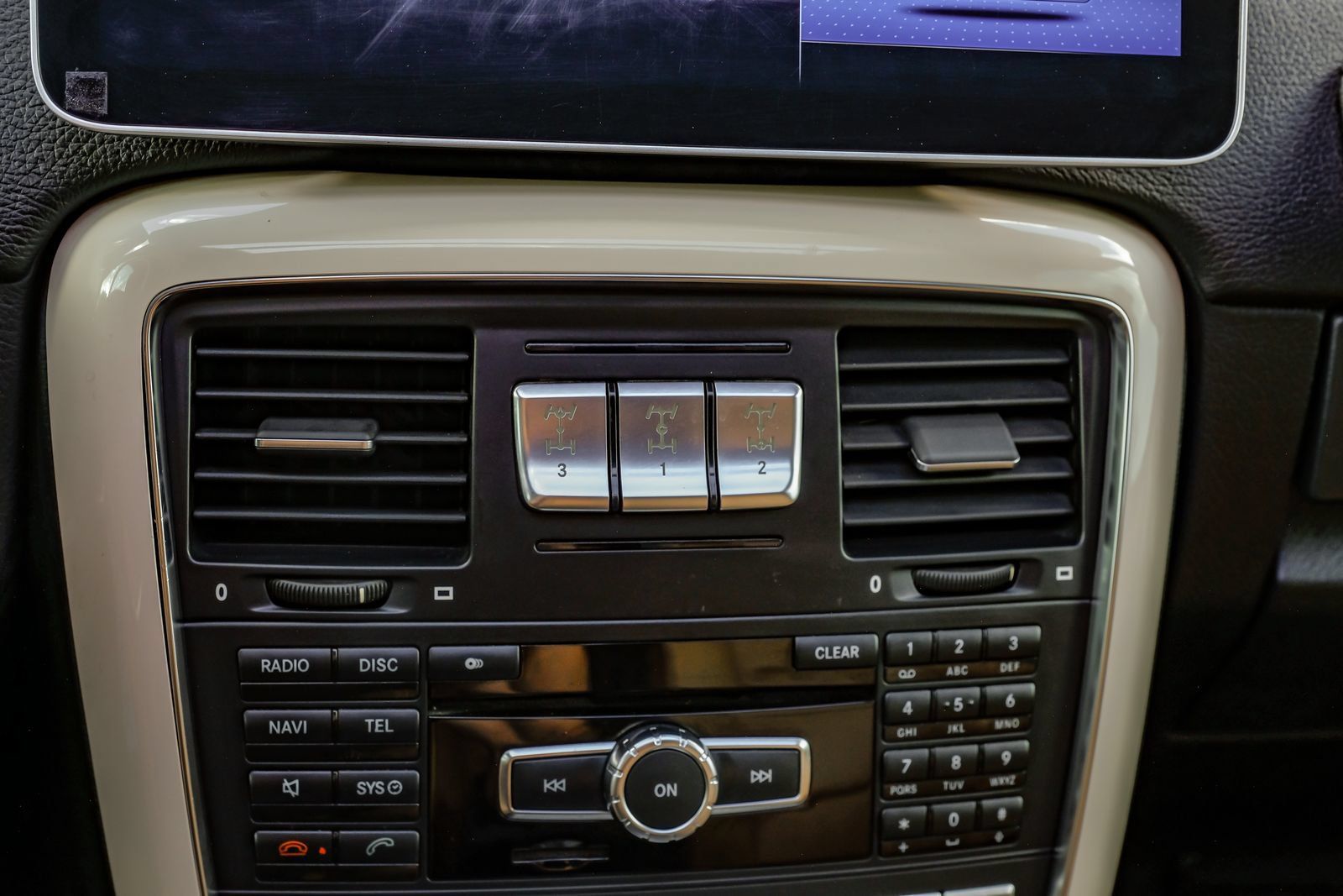 Used 2013 Mercedes-Benz G 63 AMG 4MATIC image 29