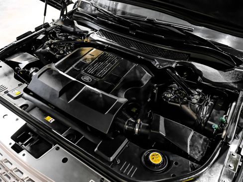 Used 2017 Land Rover Range Rover HSE image 54