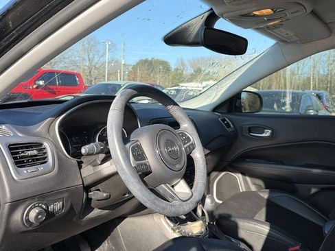 Used 2018 Jeep Compass Latitude w/ Popular Equipment Group image 5