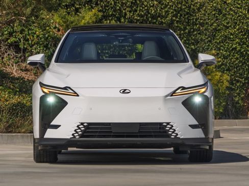 New 2026 Lexus ES 500e AWD/4WD image 3