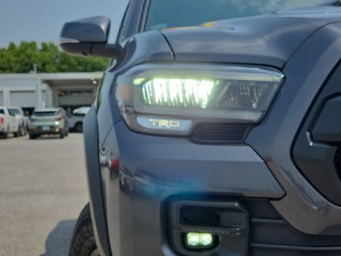 Used 2023 Toyota Tacoma TRD Pro AWD/4WD image 9
