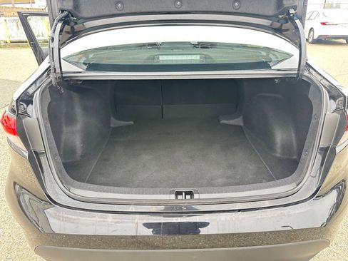 Used 2025 Toyota Corolla LE image 31