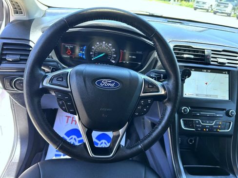 Used 2018 Ford Fusion SE w/ Equipment Group 201A FWD image 11