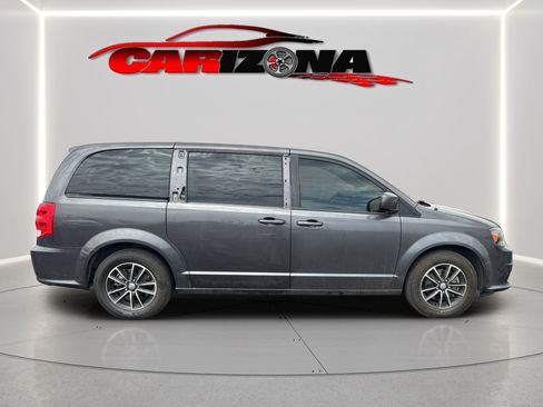 Used 2018 Dodge Grand Caravan SE FWD image 4