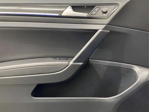 Used 2018 Volkswagen Golf R DCS and Navigation 7A image 9
