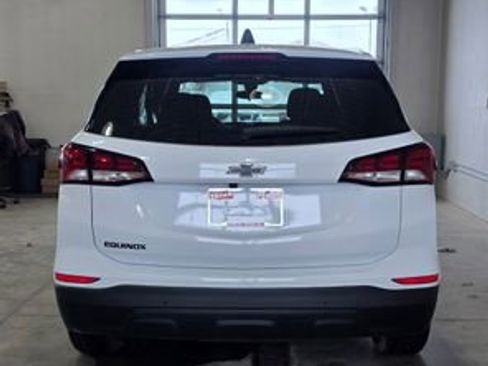 Used 2023 Chevrolet Equinox LS w/ LS Convenience Package image 4
