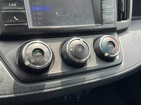 Used 2017 Toyota RAV4 LE FWD image 16