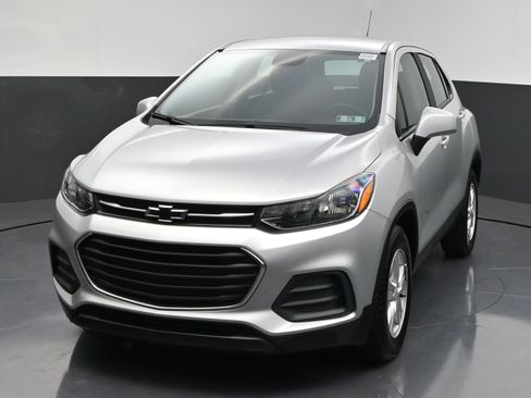 Used 2020 Chevrolet Trax LS FWD image 3