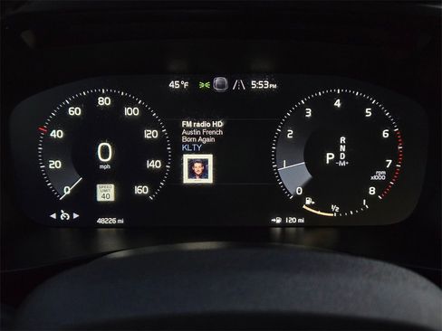 Used 2022 Volvo XC40 T5 Momentum w/ Premium Package image 23