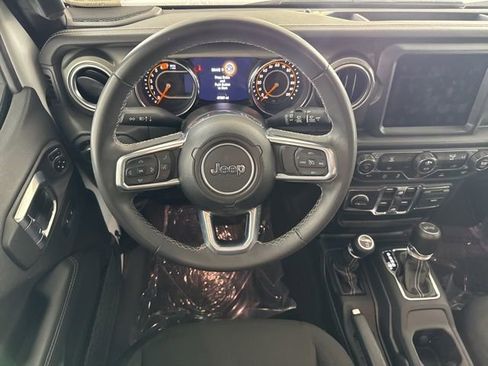 Used 2023 Jeep Wrangler Sahara image 28