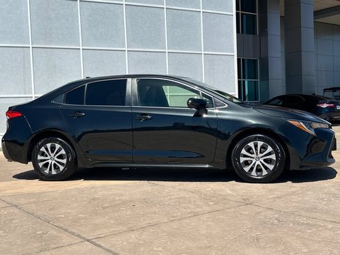 Certified 2022 Toyota Corolla LE FWD image 3