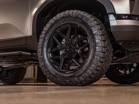 Used 2025 Lexus GX 550 image 12