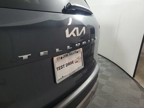 Used 2022 Kia Telluride EX w/ EX Premium Package FWD image 7