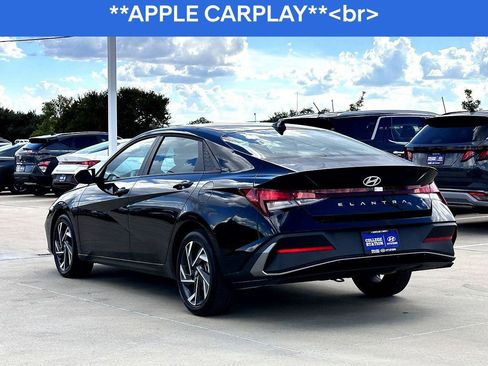 Used 2025 Hyundai Elantra Sport image 8