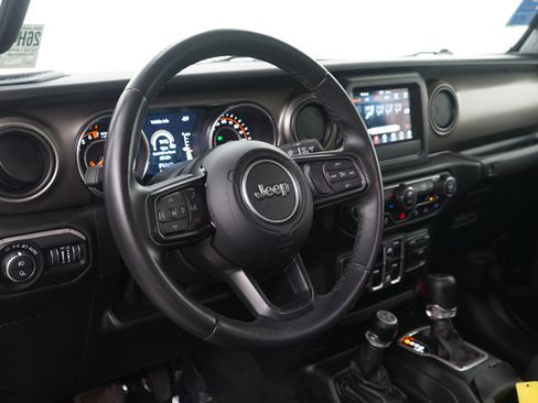 Used 2021 Jeep Gladiator Willys image 24