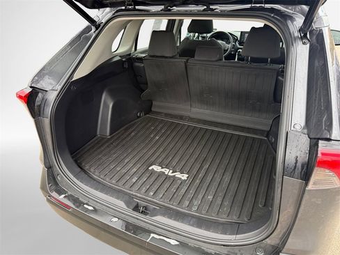 Used 2022 Toyota RAV4 XLE w/ Convenience Package image 25