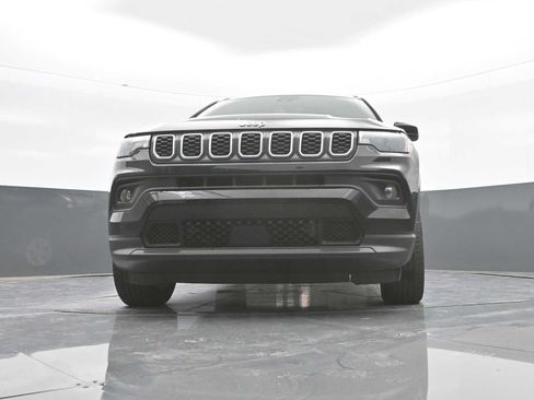 Used 2024 Jeep Compass Latitude AWD/4WD image 36
